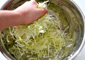 Салат со свежей капустой и огурцом - фото шаг 2
