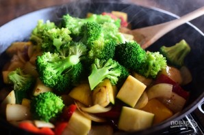 Жареные овощи с соевым соусом - фото шаг 6