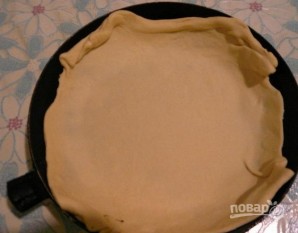 Торт на сковороде с яблоками и изюмом - фото шаг 1
