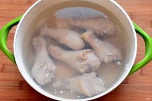 Суп-лапша с курицей и белыми грибами - фото шаг 1