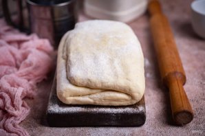 Слоеные пирожки с сыром и луком - фото шаг 22