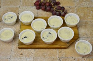 Кексы с виноградом и сыром дор блю - фото шаг 7