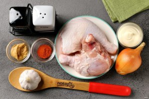 Курица в чесночно-луковом маринаде запечённая в духовке - фото шаг 1