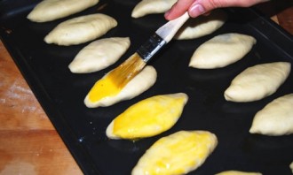 Картофельные пирожки в духовке - фото шаг 7