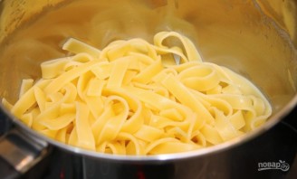 Спагетти карбонара с беконом и сливками - фото шаг 3