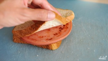 Бутерброды с вареной колбасой - фото шаг 3