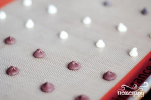 Малиновые меренги с шоколадом - фото шаг 1
