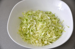Салат из молодой зелёной капусты - фото шаг 2
