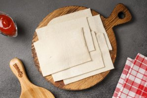 Сосиски в тесте "По-новому" с кетчупом и сыром - фото шаг 2