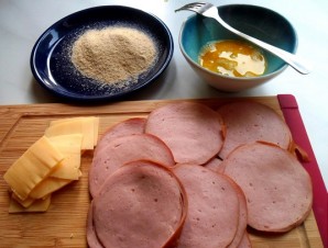 Колбаса в кляре с сыром - фото шаг 1