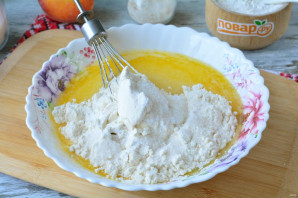 Йогуртовый пирог с персиками - фото шаг 5