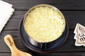 Салат слоеный с креветками - фото шаг 12