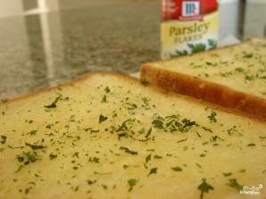 Тосты с сыром и чесноком - фото шаг 4