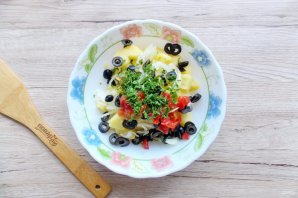 Картофельный салат с маслинами - фото шаг 5