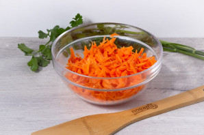 Салат с морковью и хреном - фото шаг 2