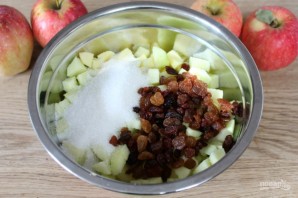 Слоеный пирог с яблоками, изюмом и орехами - фото шаг 3