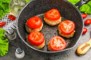 Котлеты с сыром и помидорами - фото шаг 8