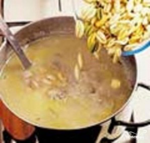 Суп из лапши и фасоли с мидиями - фото шаг 7