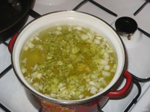 Сливочно-сырный суп с чесночными сухариками - фото шаг 6
