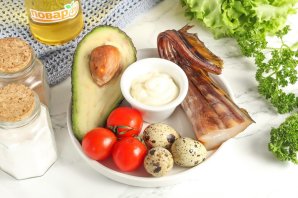 Салат с копчёной рыбой и авокадо - фото шаг 1