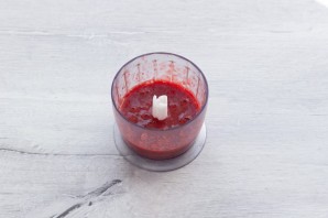 Сырные клецки с клубничным соусом - фото шаг 5
