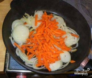 Треска с морковью и луком - фото шаг 1