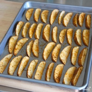 Запеченный картофель дольками - фото шаг 3