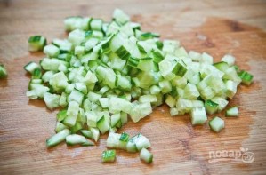 Крабовый салат с огурцами - фото шаг 4