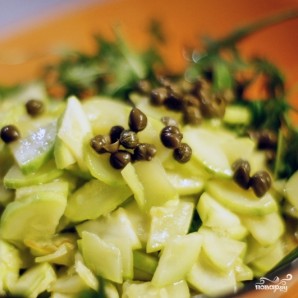 Зеленый салат с каперсами - фото шаг 7