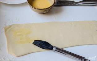 Слоеные палочки с сыром - фото шаг 3