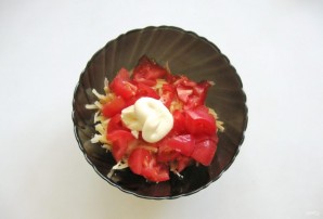 Салат с индейкой, помидором и сыром - фото шаг 5