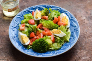 Салат из брокколи с яйцом и помидорами - фото шаг 6