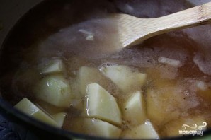 Суп с капустой кале и картофелем - фото шаг 3