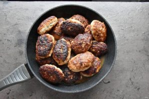 Вкусные домашние котлеты - фото шаг 7
