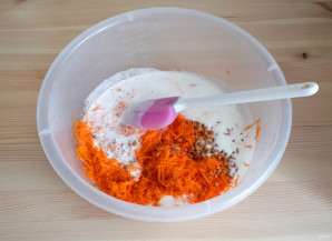Морковный кекс со сметанно-лимонной пропиткой - фото шаг 4