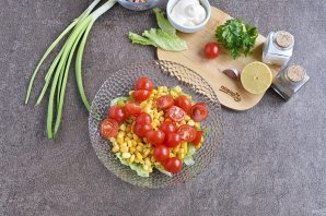 Салат с креветками и кукурузой - фото шаг 3