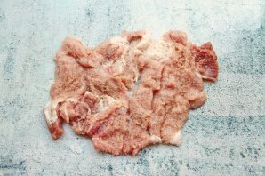 Свинина фаршированная маринованным перцем - фото шаг 3