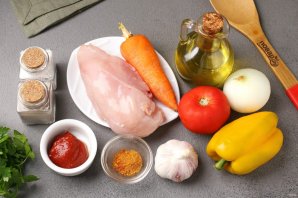 Куриные фрикадельки в томатном соусе - фото шаг 1