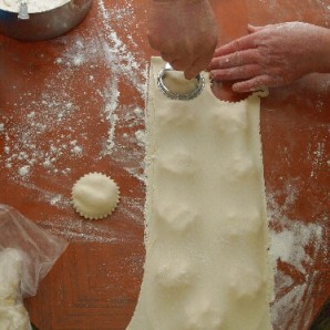 Пирожки с сыром и медом - фото шаг 7