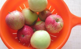 Яблоки консервированные целиком - фото шаг 2