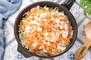 Заливной пирог с капустой на кефире - фото шаг 4