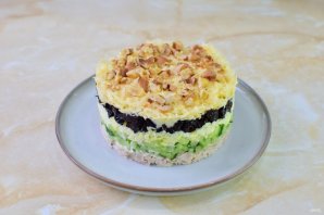 Салат из курицы и чернослива - фото шаг 9