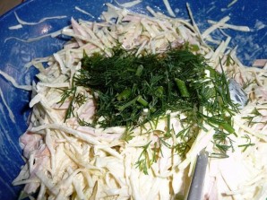 Салат капустный с колбасой - фото шаг 4