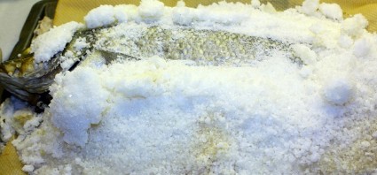 Сибас, запеченный в соли - фото шаг 7