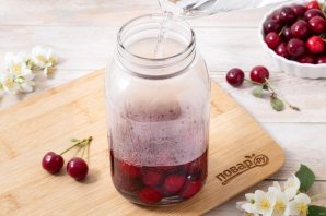 Вишневый компот на зиму - фото шаг 5