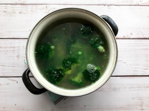 Суп из брокколи и зеленого горошка - фото шаг 5