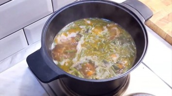 Вкусный суп из кролика - фото шаг 4