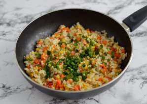 Рис морковью и кукурузой - фото шаг 5
