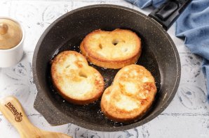 Гренки с молоком и яйцом - фото шаг 9
