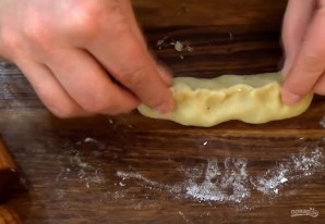 Пирожки с картофелем "Подковки" - фото шаг 3